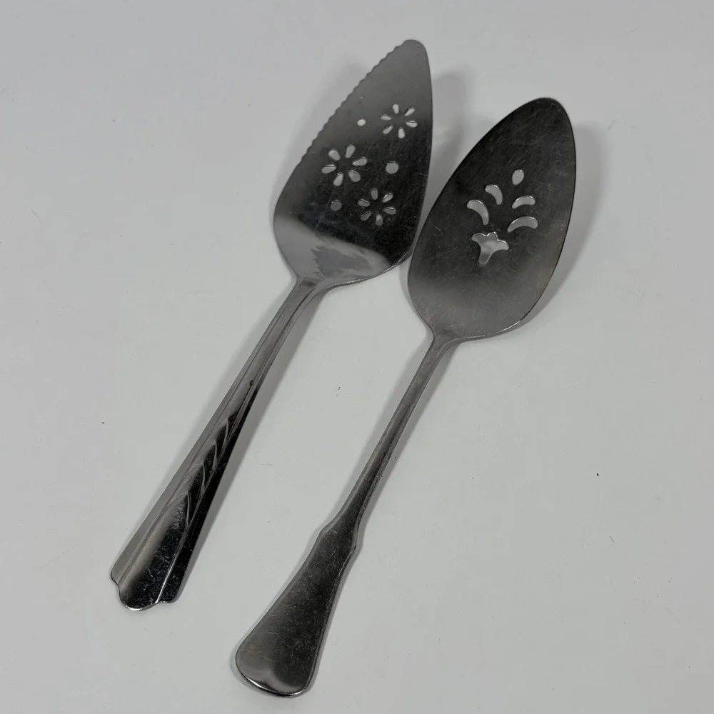 Vintage Lot of 2 Stainless Steel Pie Servers EKCO Daisy and Oneida Fleur De Lis